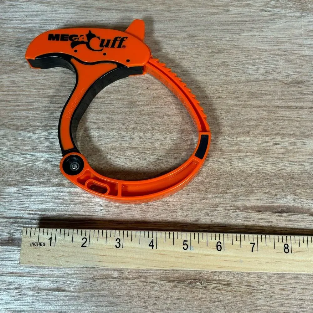 MegaCuff lot included